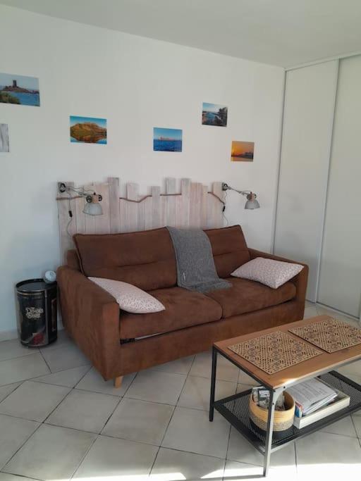 Charmant Studio Lumineux Avec Parking Prive Saint-Raphael  Bagian luar foto