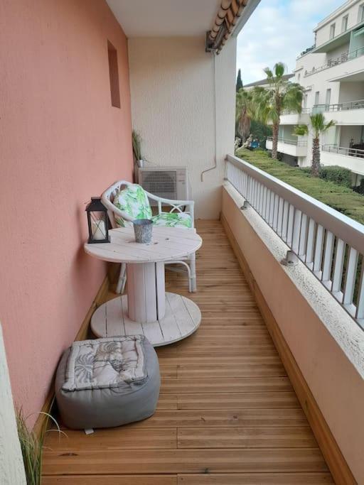 Charmant Studio Lumineux Avec Parking Prive Saint-Raphael  Bagian luar foto