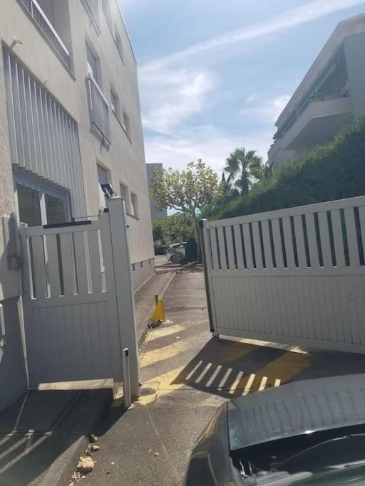 Charmant Studio Lumineux Avec Parking Prive Saint-Raphael  Bagian luar foto