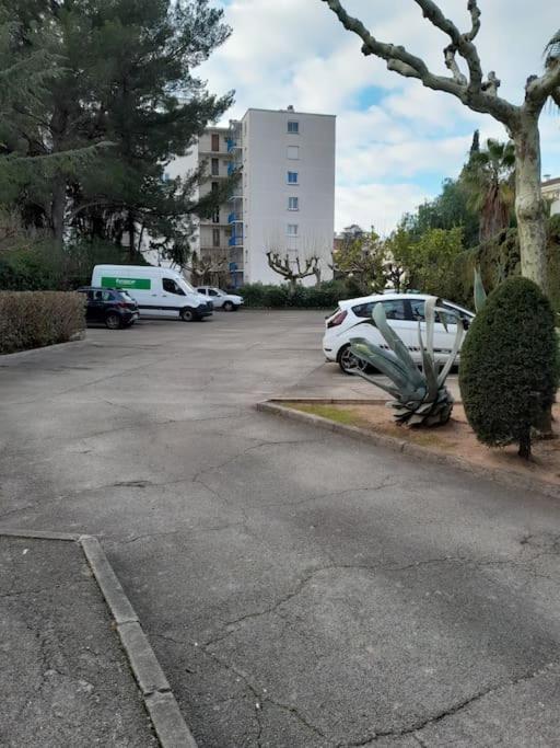 Charmant Studio Lumineux Avec Parking Prive Saint-Raphael  Bagian luar foto