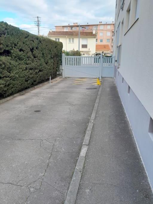 Charmant Studio Lumineux Avec Parking Prive Saint-Raphael  Bagian luar foto